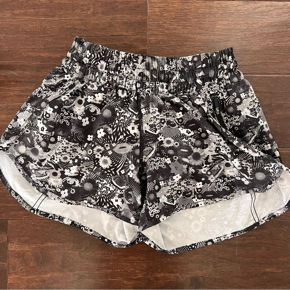 2017 lululemon seawheeze tracker shorts size 8